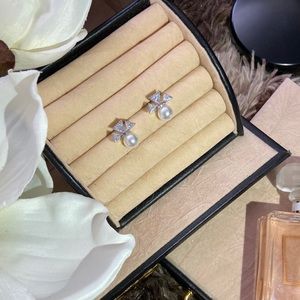 Earring / pearl diamond